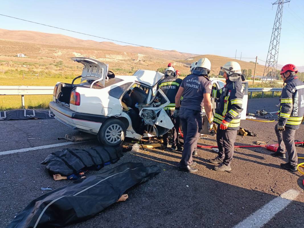 Demir yığınına dönen otomobillerden acı çıktı: 4 ölü, 4 yaralı 2